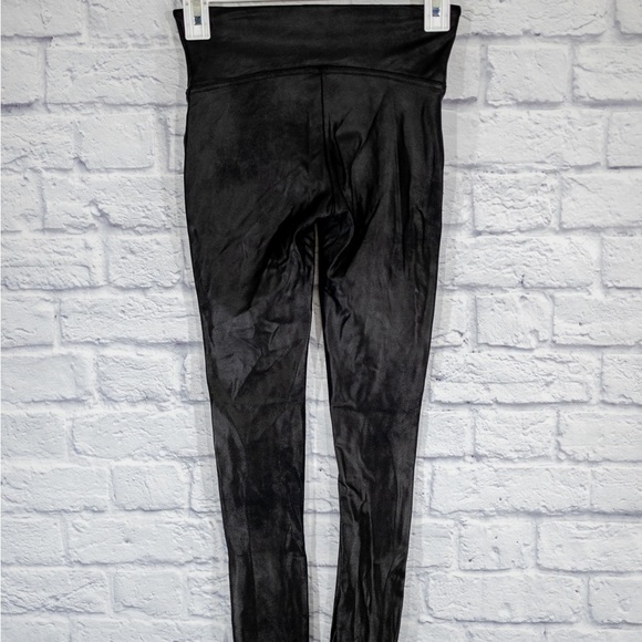 SPANX faux leather leggings - Picture 2 of 3